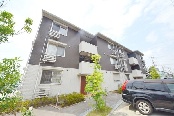 ロイヤルクレストの物件外観写真